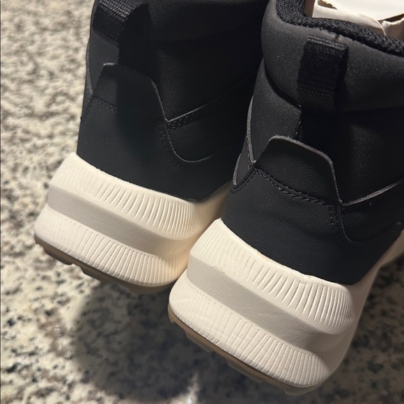 Universal Thread Winter Boots - Picture 4 of 9